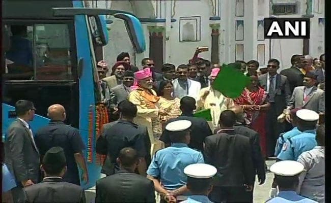 VIDEO : पीएम मोदी और नेपाल के पीएम ओली ने जनकपुर-अयोध्या बस सेवा को दिखायी हरी झंडी