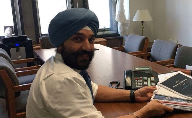 कनाडाई सिख मंत्री से एयरपोर्ट पर पगड़ी उतारने को कहा, मामला गरमाया तो अमेरिका ने मांगी माफी