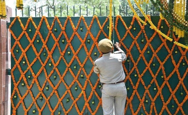 लालू परिवार पर तेज प्रताप की शादी के दौरान नहीं पड़े किसी की बुरी नजर, किया गया यह उपाय, जानें