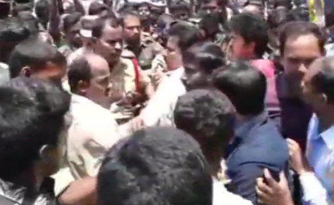 तिरुपति में अमित शाह का विरोध, तेदेपा कार्यकर्ताओं ने काफिले पर की पत्थरबाजी