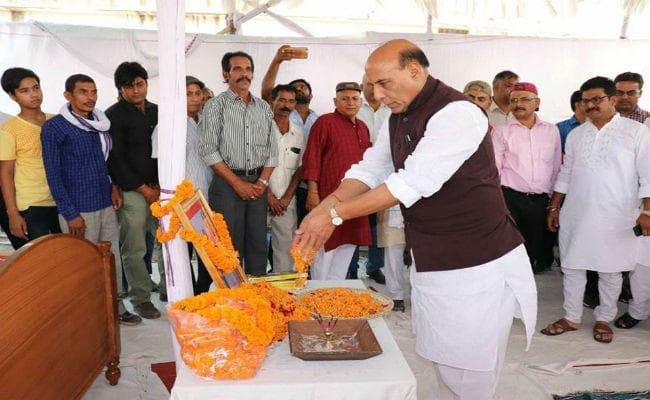 पलामू पहुंचे गृहमंत्री राजनाथ सिंह, सास के श्राद्धकर्म में लिया भाग