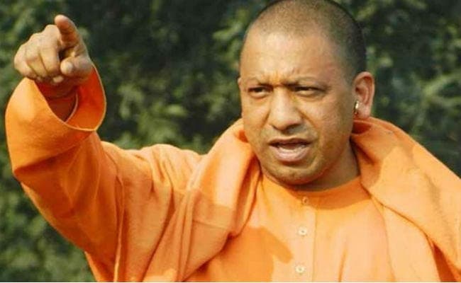 सीएम योगी ने किसानों को दिलाया न्याय, गाड़ी से सब्जियां रौंदने वाले दरोगा को किया सस्पेंड