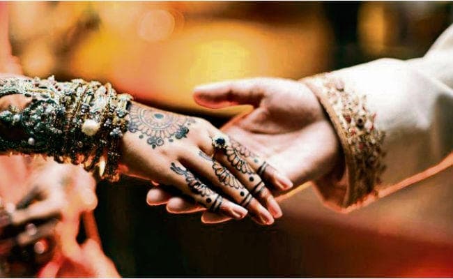 विवाह में आ रही बाधा को दूर करते हैं ये आसान उपाय, जानें एस्ट्रो टिप्स