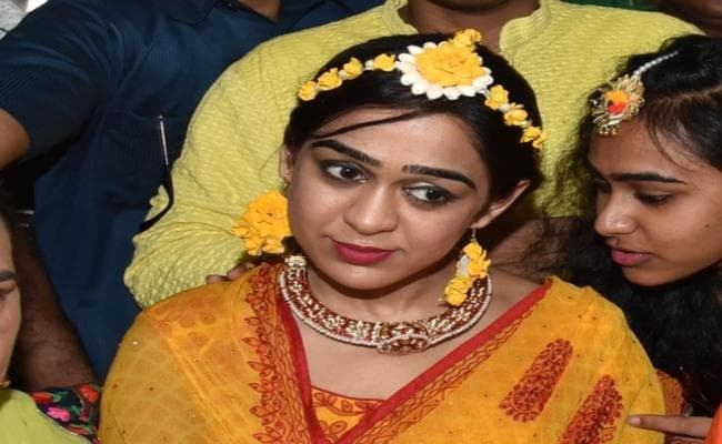 रविवार को नहीं होती है बेटी की विदाई, ऐश्वर्या को इस शुभ मुहूर्त में भेजा जायेगा तेज प्रताप के साथ, जानें