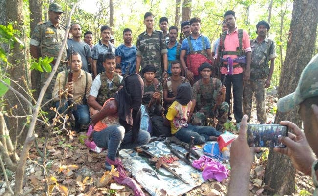 पुलिस और नक्सलियों में मुठभेड़, एक नक्सली ढेर, दो गिरफ्तार