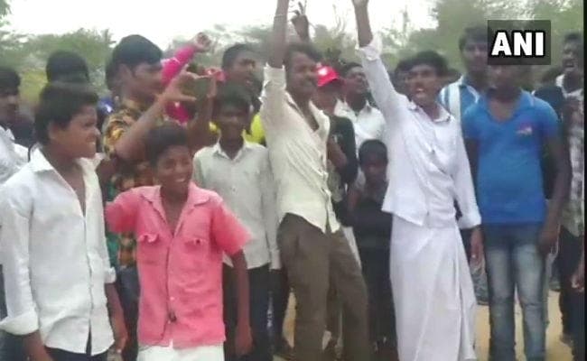 कर्नाटक चुनाव : इस बार 70 फीसदी वोटिंग, पिछली बार से 1 फीसदी कम, कई बूथों पर दोबारा मतदान