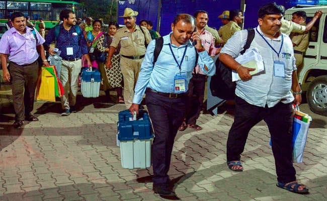 कर्नाटक चुनाव : मतदान संपन्‍न, 70 प्रतिशत मतदान, EXIT POLL में किसी को बहुमत नहीं