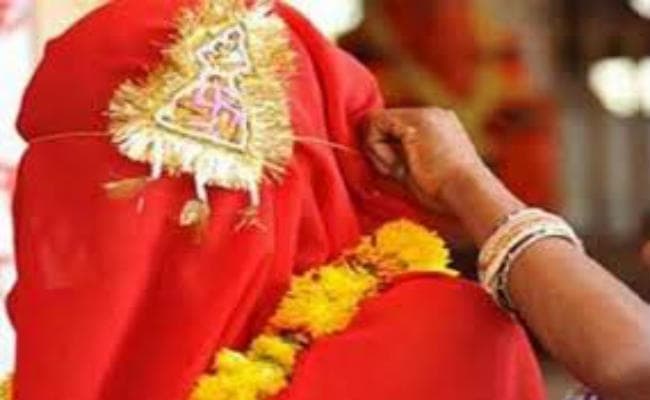 बाल विवाह: धूम-धाम से कराई गई नाबालिग लड़की की शादी, बीडीओ ने सूचना मिलने पर भी किया अनदेखा