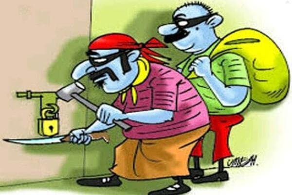 बैंक मोड़ में दो घरों से लाखों की चोरी