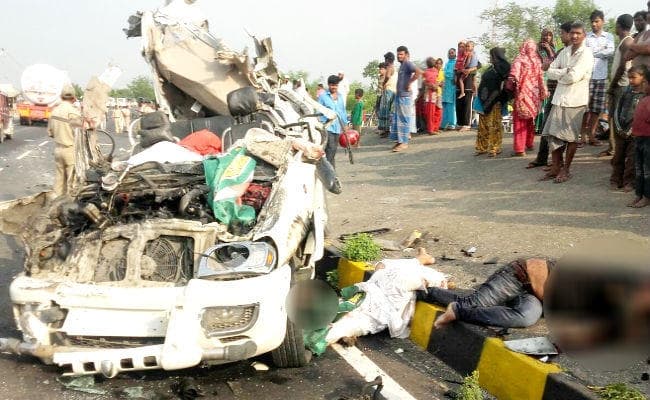 बड़ा हादसा : तेज प्रताप की शादी से लौट रहे राजद के तीन नेताओं समेत चार लोगों की सड़क हादसे में मौत