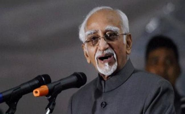 हामिद अंसारी ने एएमयू छात्रों की मांग का किया समर्थन, कहा - शांतिपूर्ण आंदोलन प्रशंसनीय