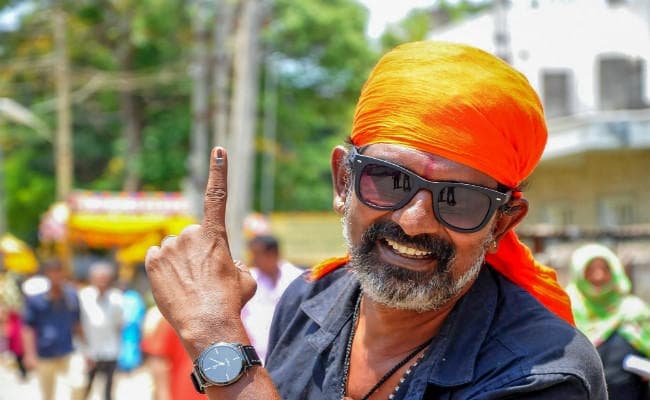 कर्नाटक : एक्जिट पोल पर सिद्धरमैया का कटाक्ष, यदियुरप्पा को बहुमत की आस,  देवेगौड़ा का वेट एंड वॉच