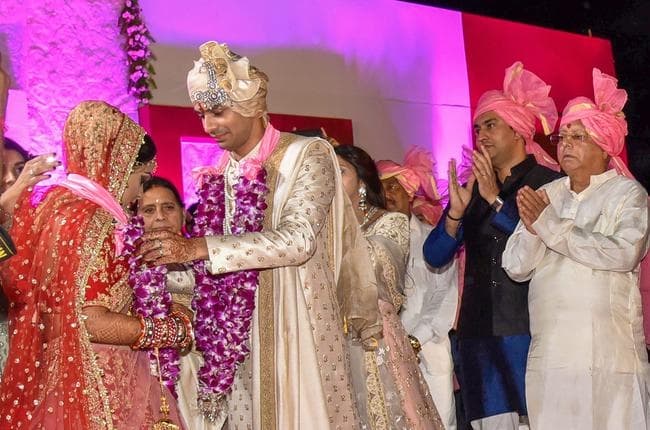 एक-दूजे के हुए तेजप्रताप और ऐेश्वर्या, देखें कुछ खास तसवीरें