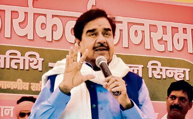 शत्रुघ्न ने एक बार फिर इशारों में पीएम मोदी और शाह पर किया कटाक्ष, कहा, लोकतंत्र में किसी की तानाशाही नहीं चलती