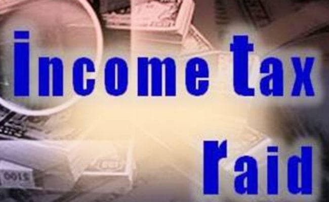 आयकर की छापेमारी : 10 करोड़ से ज्यादा  टैक्स चोरी, दरभंगा के निजी स्कूल संचालक के अमेरिका में भी मिले बैंक खाते