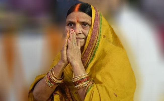 तेजप्रताप यादव की शादी के बाद मंदिर पहुंची राबड़ी ने बहू को बताया लक्ष्मी, ''भाईचारे'' के लिए दिया धन्यवाद