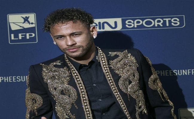 दुनिया के सबसे महंगे खिलाड़ी नेमार को फ्रांस के सर्वश्रेष्ठ खिलाड़ी का पुरस्कार