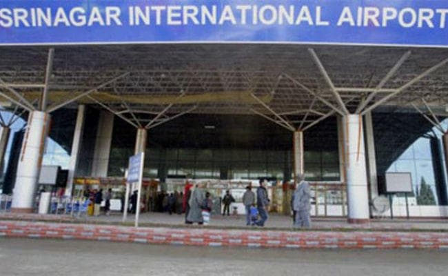 डीजीसीए ने श्रीनगर हवाईअड्डे पर रात में उड़ान के परिचालन को मंजूरी दी : जम्मू-कश्मीर सरकार