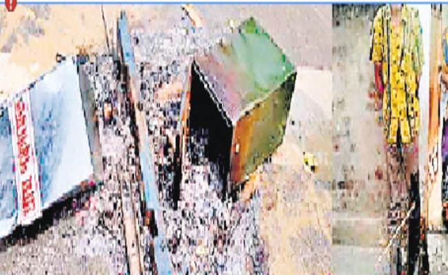 शिकारपुर में बैलट बॉक्स की लूट