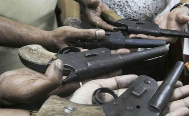 रिसेप्शन पार्टी में छापा, भारी मात्रा में हथियार बरामद, 15 हिरासत में