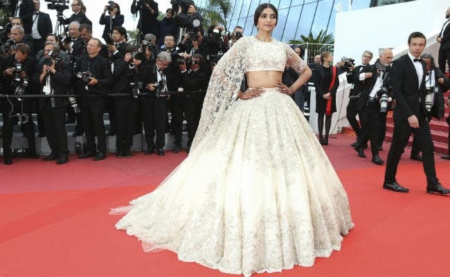 Cannes 2018: जब सोनम कपूर को सिक्‍योरिटी गार्ड्स ने घेरा, इस शख्‍स ने कह दी ये बात