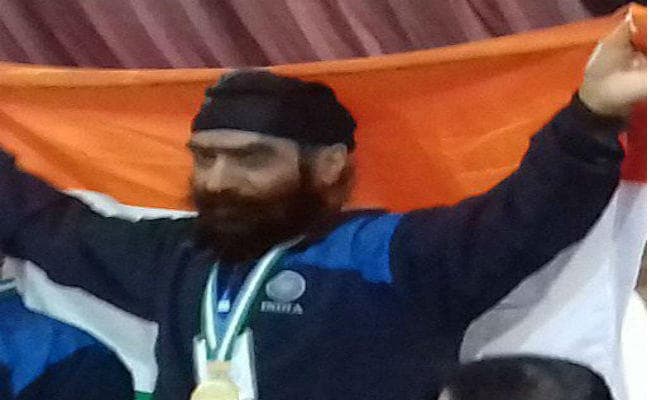 पावरलिफ्टिंग के क्षेत्र में मिसाल हैं 65 साल के इंद्रजीत सिंह