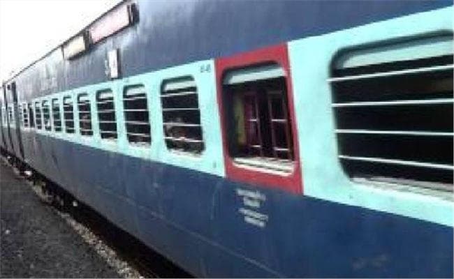 देवघर : बड़ी दुर्घटना से बची छपरा-टाटा एक्सप्रेस, जानें पूरी खबर