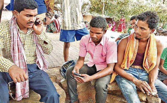 डायन के संदेह में दंपती हत्याकांड :हत्या के जिन आरोपियों को पुलिस बता रही है फरार, वे अपने गांव सुकरीडीह में ही रह रहे