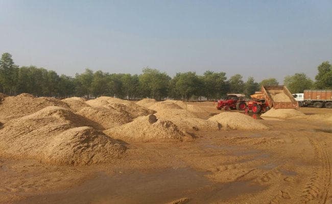 बिहार में गहराया बालू संकट, रोहतास समेत पांच जिलों में नहीं मिल रहा बालू