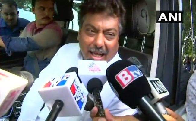 कर्नाटक में सियासी पारा गरम, जोड़-तोड़ की राजनीति जारी, कांग्रेस-जेडीएस के पांच विधायक ‘अंडरग्राउंड’