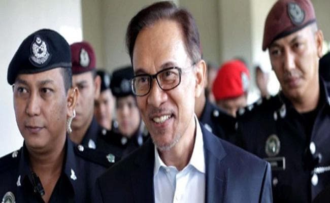 क्षमादान के बाद जेल से रिहा हुए अनवर इब्राहिम, बोले-‘मलयेशिया के लिए नयी शुरुआत''