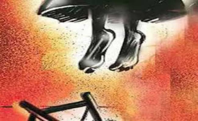 खोये फोन से महिला की निजी तस्वीरें सोशल मीडिया पर डाली, महिला ने की आत्महत्या