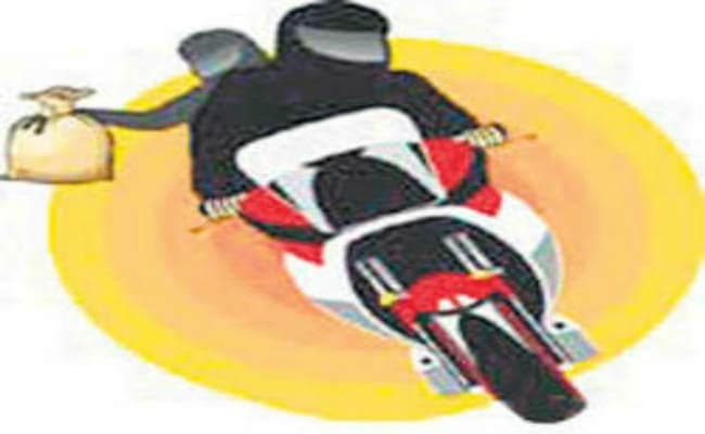 बस्तीन बाजार के व्यवसायी के कर्मी से बाइक सवारों ने की पांच लाख की लूट