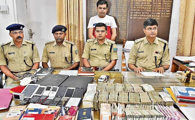 झारखंड : आइपीएल के मैचों में लगवाता था सट्टा, सट्टेबाज गिरफ्तार, घर से "26.5 लाख बरामद