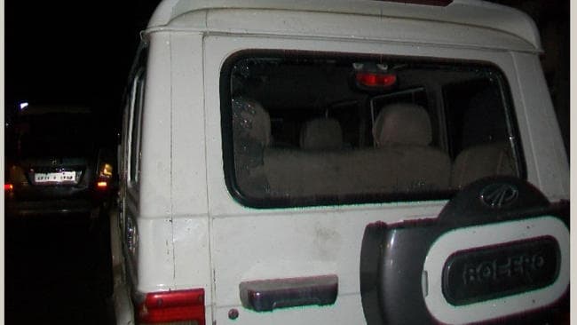 मरीज को भी चोरों ने नहीं छोड़ा़  अस्पताल में भरती पूर्व एमएलए की चुराई बोलेरो