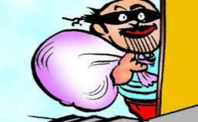 फ्लैट में घुस लाखों के जेवरात ले कर भागा चोर, आरोपी की तलाश जारी