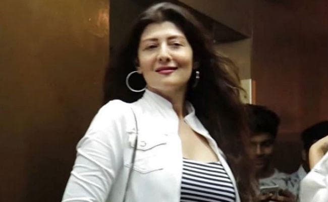 ''रेस 3'' के ट्रेलर लॉन्‍च के मौके पर पहुंची सलमान की एक्‍स गर्लफ्रेंड संगीता बिजलानी, VIDEO