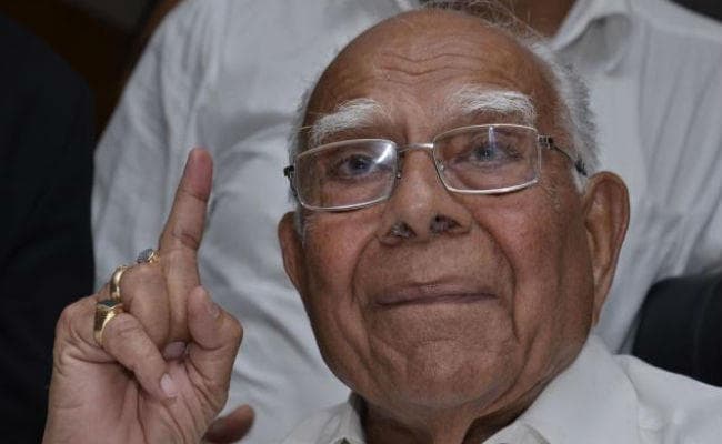 कर्नाटक: येदियुरप्पा को आमंत्रित करने के राज्यपाल के फैसले के खिलाफ जेठमलानी भी पहुंचे सुप्रीम कोर्ट