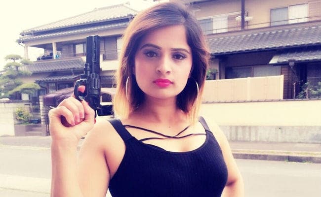 विनय तिवारी के आइटम सॉन्‍ग पर थिरकेंगी जापानी एक्‍ट्रेस मूना त्रिताल