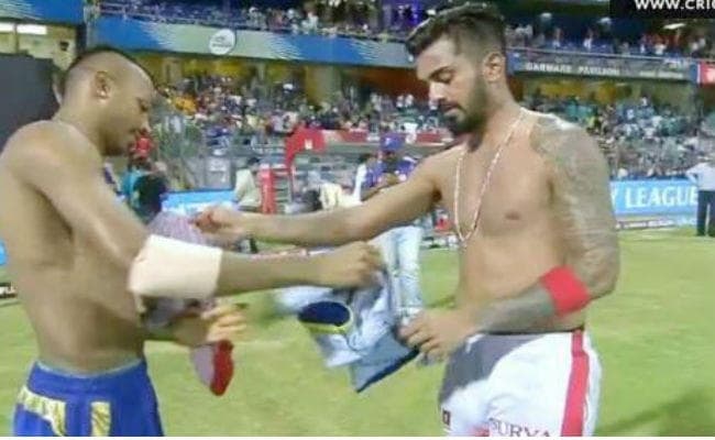 VIDEO : राहुल-हार्दिक ने क्रिकेट में शुरू किया नया ट्रेंड, मैच के बाद पहनी एक-दूसरे की जर्सी