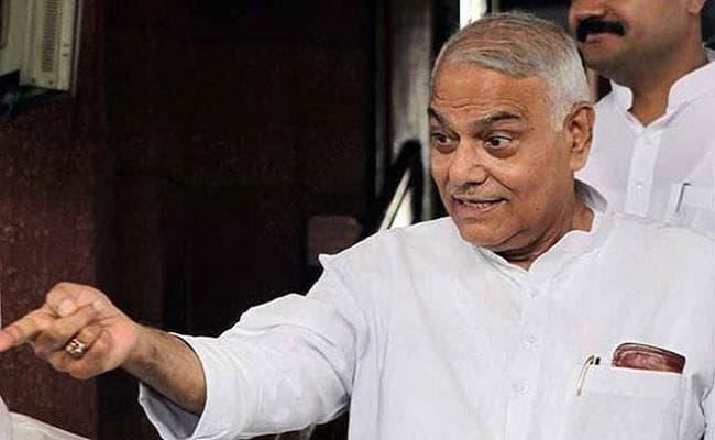 कर्नाटक : गवर्नर के फैसले पर यशवंत का तंज, बोले, आईपीएल की तरह होगी कर्नाटक में विधायकों की नीलामी