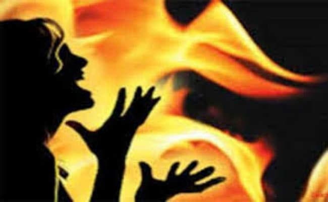विवाहित को जलाकर मारने की कोशिश, ससुर गिरफ्तार
