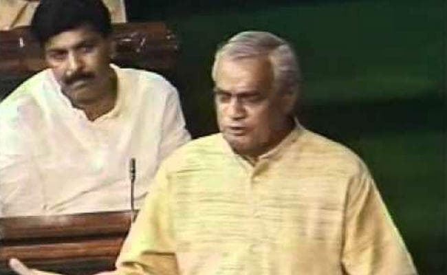 येदियुरप्पा का इस्तीफा : 22 साल पहले वाजपेयी जी का समय आया याद