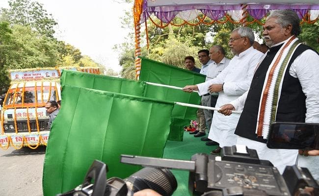 मुख्यमंत्री नीतीश कुमार ने पटना में कृषि महाभियान सह बीज वाहन रथों को किया रवाना