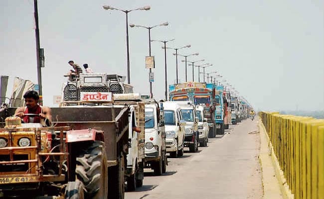 पटना में गांधी सेतु के पूर्वी लेन पर वाहनों के चलने पर रोक, शहर में भी इन रूटों के ट्रैफिक को किया जाएगा बंद...