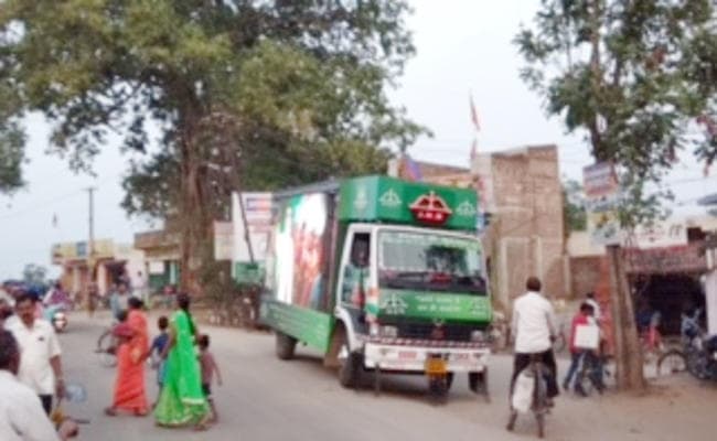 सिल्ली में धुआंधार प्रचार कर रहे सुदेश और सीमा, सोशल मीडिया पर भी चल रहा प्रचार