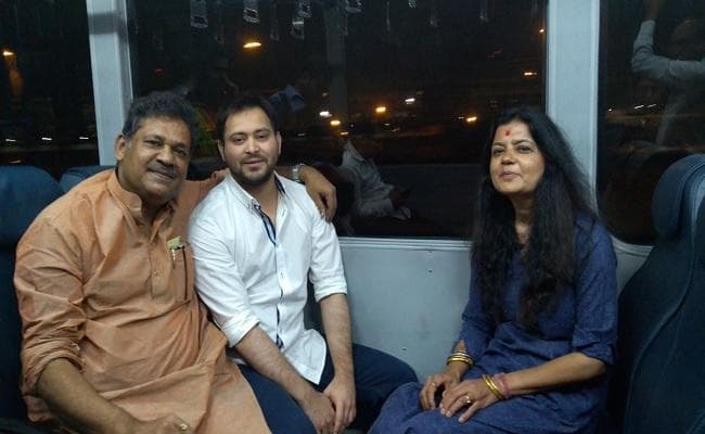 भाजपा के निलंबित सांसद कीर्ति आजाद ने ट्वीटर पर शेयर की तेजस्वी के साथ मुलाकात की तस्वीर, कहा...