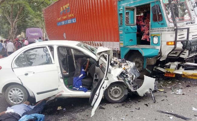 रांची के एक ही परिवार के तीन लोगों की लोहरदगा में सड़क दुर्घटना में मौत