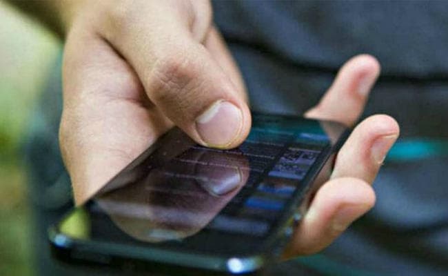 भारत में कॉलेज में पढ़ने वाले छात्र एक दिन में 150 बार से ज्यादा बार देखते हैं मोबाइल : अध्ययन