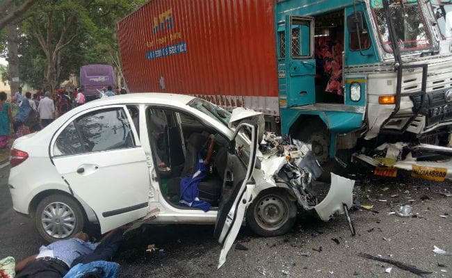 रांची से लोहरदगा लड़का देखने आ रहे परिवार की गाड़ी दुर्घटनाग्रस्त, तीन की मौत